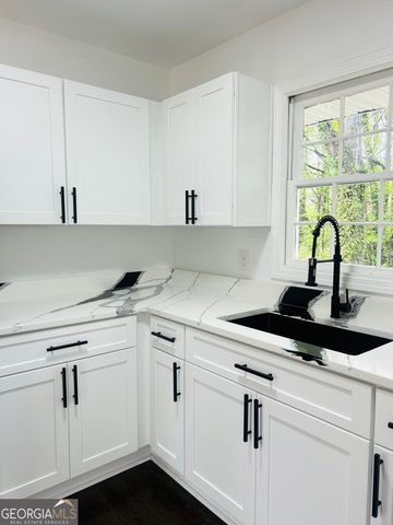 2344 Hollyridge Dr SW, Marietta, GA 30060