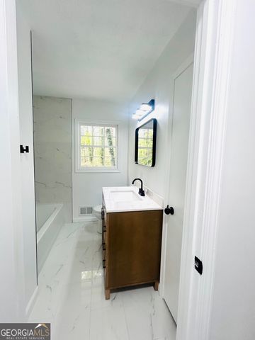 2344 Hollyridge Dr SW, Marietta, GA 30060