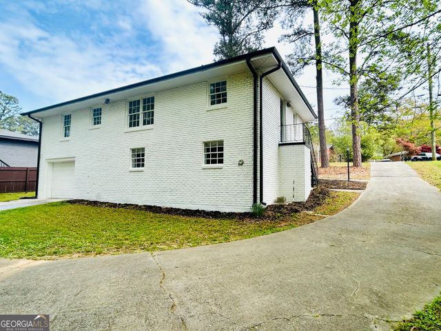 2344 Hollyridge Dr SW, Marietta, GA 30060