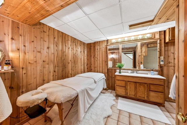 17740 Lisa LANE, Brookfield, WI 53045