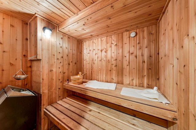 17740 Lisa LANE, Brookfield, WI 53045