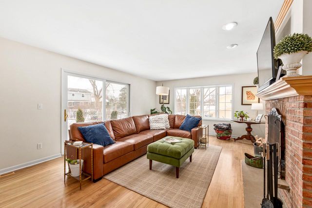 17740 Lisa LANE, Brookfield, WI 53045