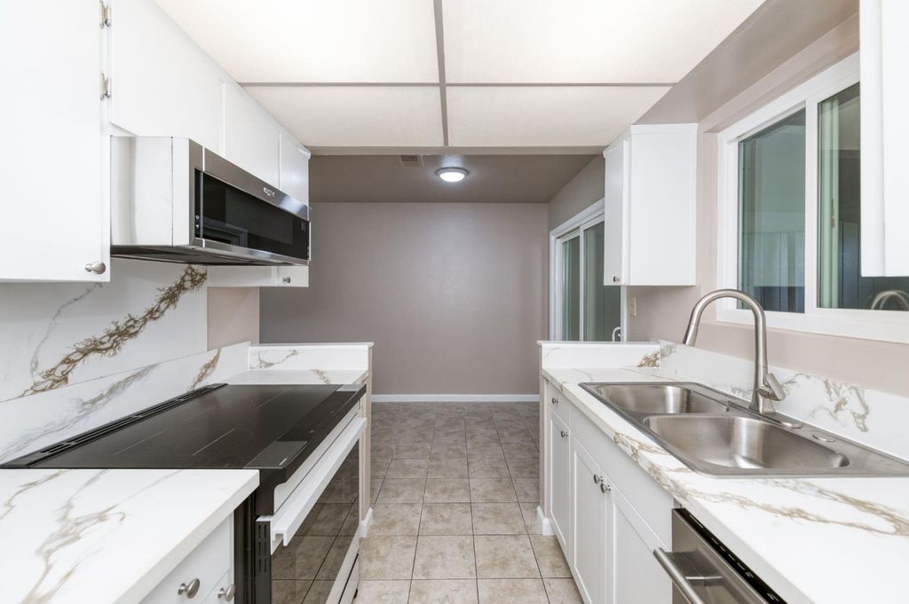 Image 1 of property listing at 5118 E Ashlan Avenue # 102, Fresno, CA 93727