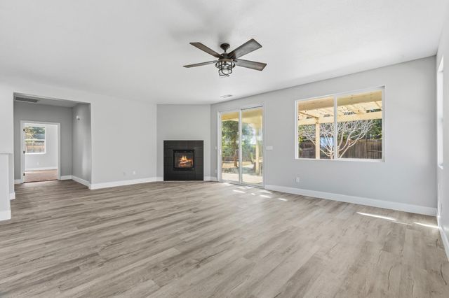 357 Wolfpack Ct, Patterson, CA 95363