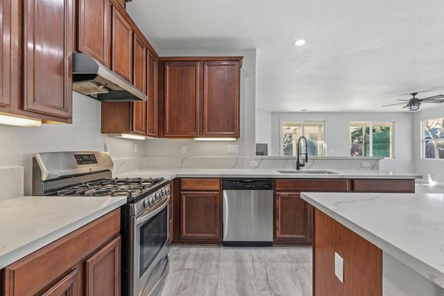 357 Wolfpack Ct, Patterson, CA 95363