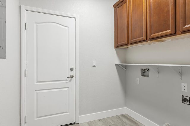 357 Wolfpack Ct, Patterson, CA 95363