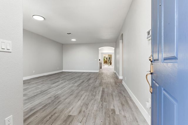 357 Wolfpack Ct, Patterson, CA 95363