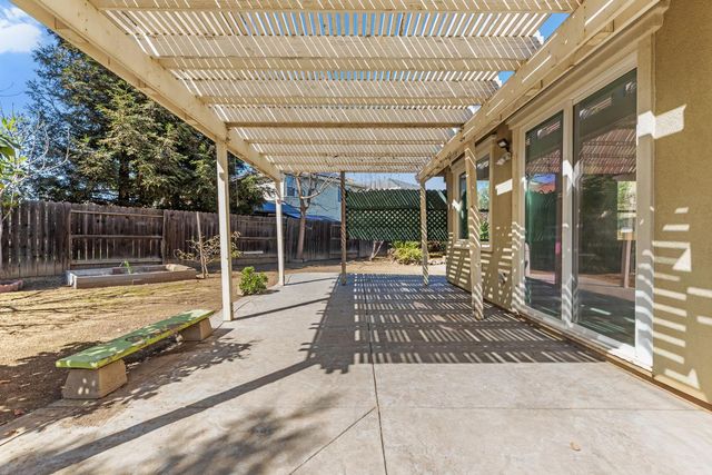 357 Wolfpack Ct, Patterson, CA 95363