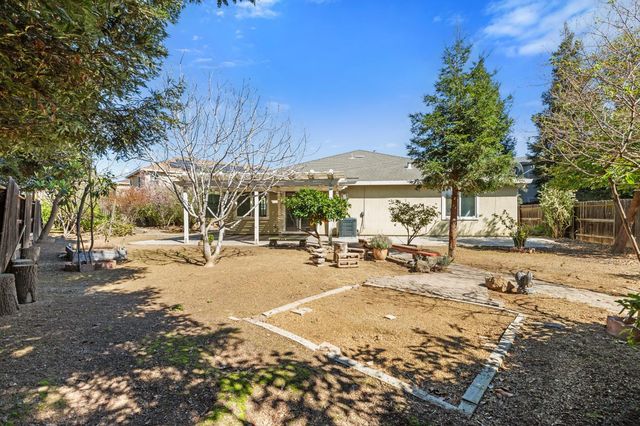 357 Wolfpack Ct, Patterson, CA 95363