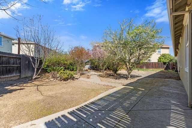 357 Wolfpack Ct, Patterson, CA 95363