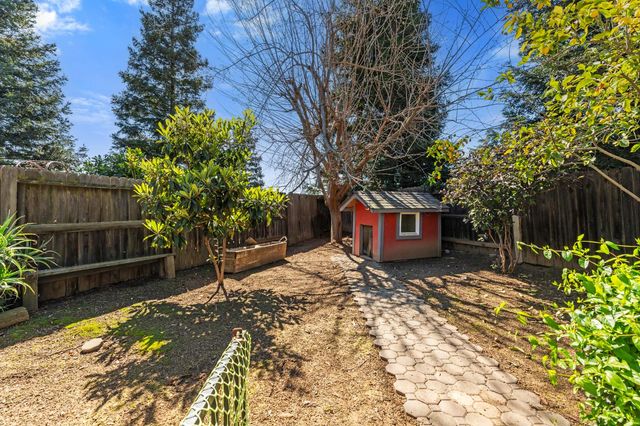 357 Wolfpack Ct, Patterson, CA 95363