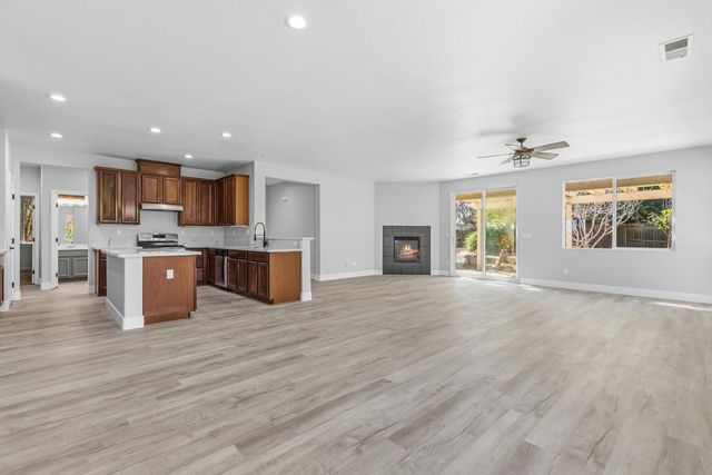 357 Wolfpack Ct, Patterson, CA 95363