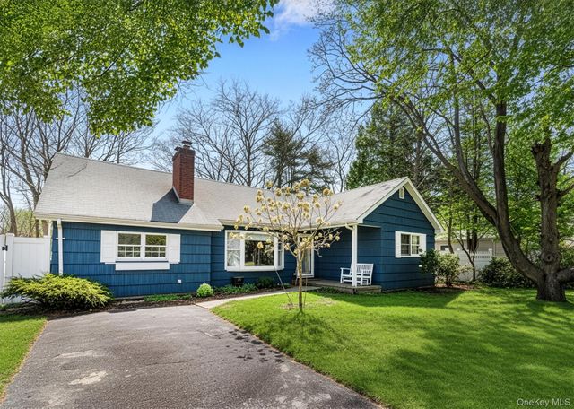 14 Bayside Avenue, Medford, NY 11763