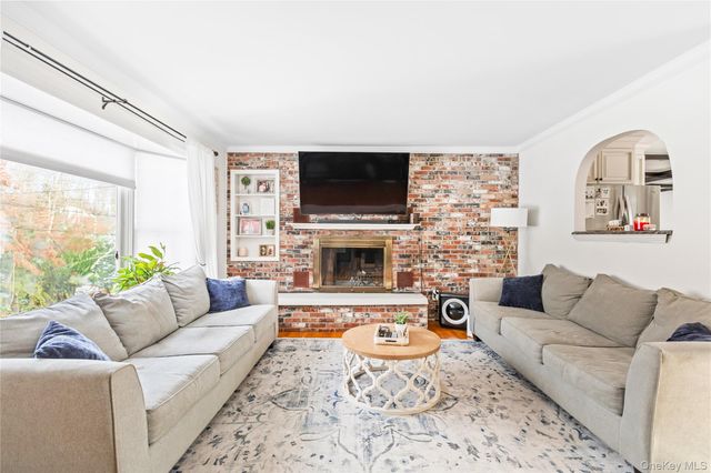 14 Bayside Avenue, Medford, NY 11763