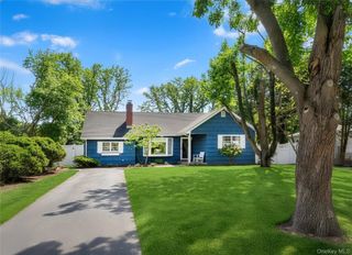 14 Bayside Avenue, Medford, NY 11763