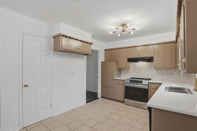 6504 S Phillips Avenue, Oklahoma City, OK 73149