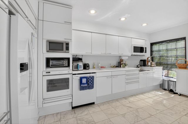 7369 Orangewood Lane 307, Boca Raton, FL 33433