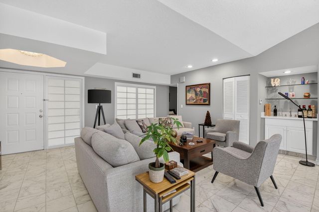 7369 Orangewood Lane 307, Boca Raton, FL 33433