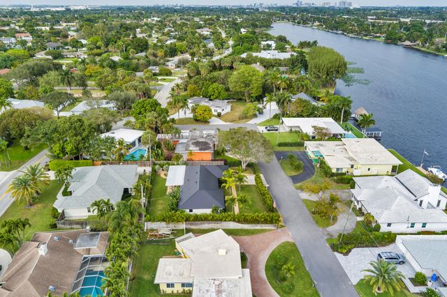 7521 Edgewater Circle, Lake Clarke Shores, FL 33406