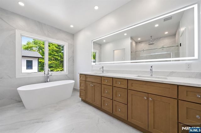 220 Riveredge, Tenafly, NJ 07670