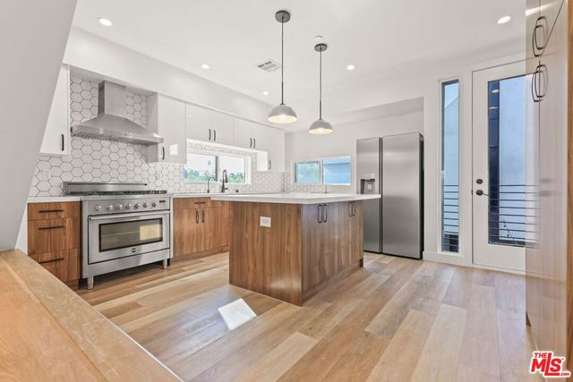 803 N Harvard Boulevard B, Los Angeles, CA 90029