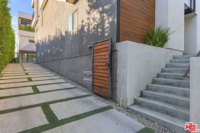 803 N Harvard Boulevard B, Los Angeles, CA 90029