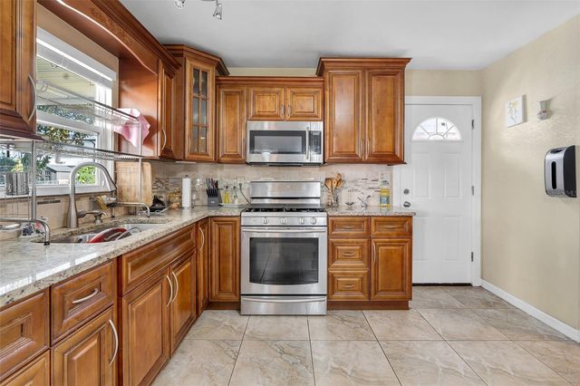 3125 W HENRY AVENUE, Tampa, FL 33614