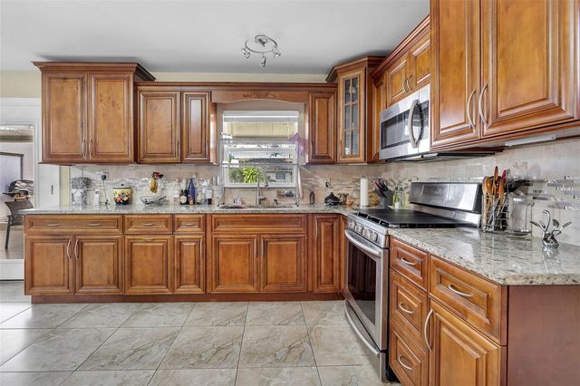 3125 W HENRY AVENUE, Tampa, FL 33614