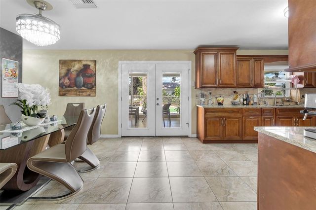 3125 W HENRY AVENUE, Tampa, FL 33614