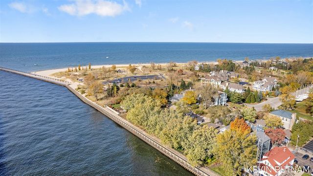 103 N Pier Street, Saint Joseph, MI 49085