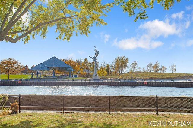 103 N Pier Street, Saint Joseph, MI 49085