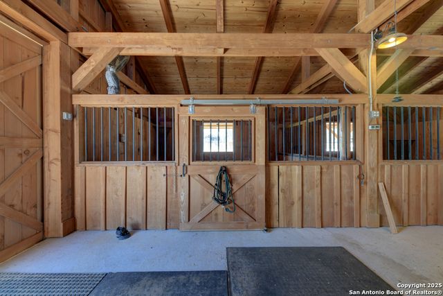 510 Patten DR, Johnson City, TX 78636