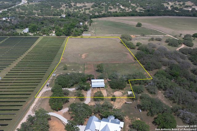 510 Patten DR, Johnson City, TX 78636