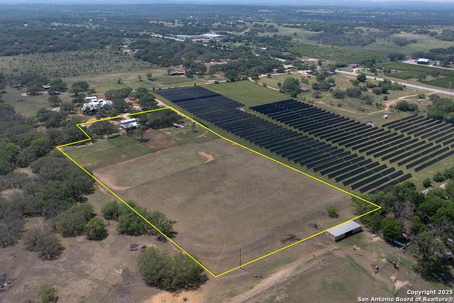 510 Patten DR, Johnson City, TX 78636