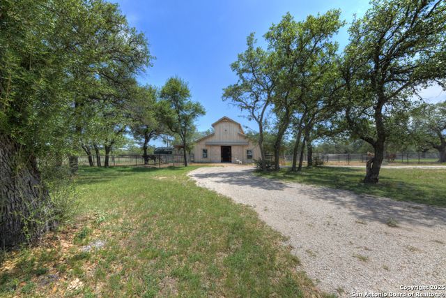 510 Patten DR, Johnson City, TX 78636