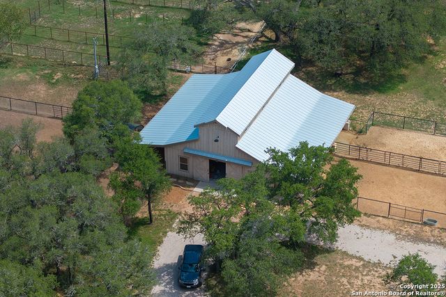 510 Patten DR, Johnson City, TX 78636