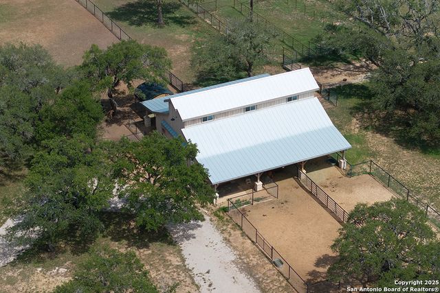 510 Patten DR, Johnson City, TX 78636