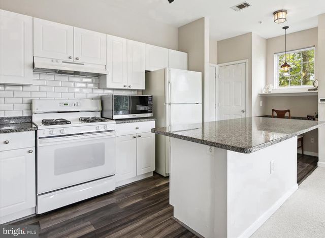 11307 ARISTOTLE DR #2-202, Fairfax, VA 22030