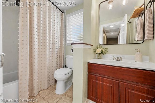 4071 Ironside Drive, Waterford, MI 48329
