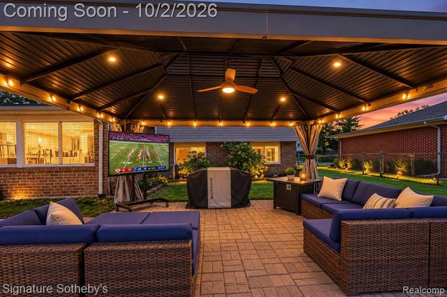 4071 Ironside Drive, Waterford, MI 48329