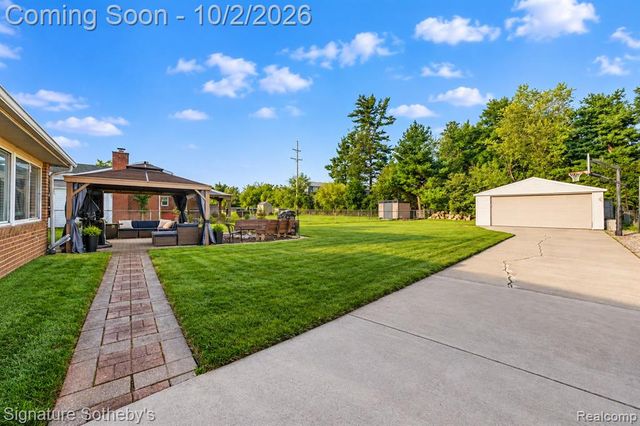 4071 Ironside Drive, Waterford, MI 48329