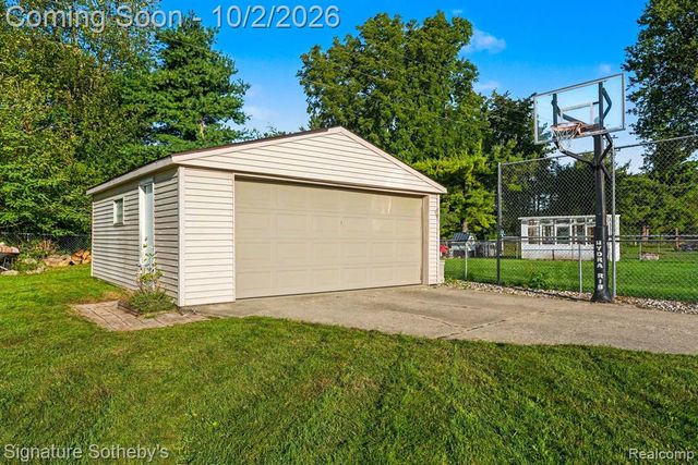 4071 Ironside Drive, Waterford, MI 48329