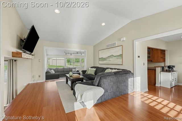 4071 Ironside Drive, Waterford, MI 48329