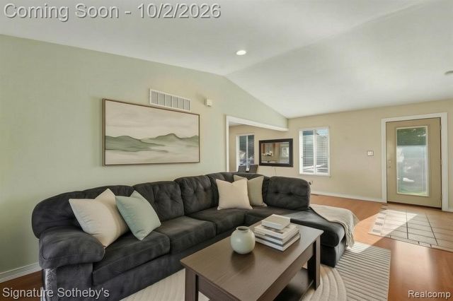 4071 Ironside Drive, Waterford, MI 48329