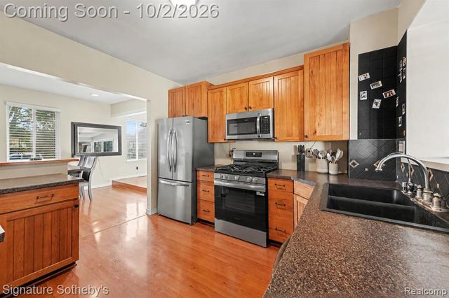 4071 Ironside Drive, Waterford, MI 48329