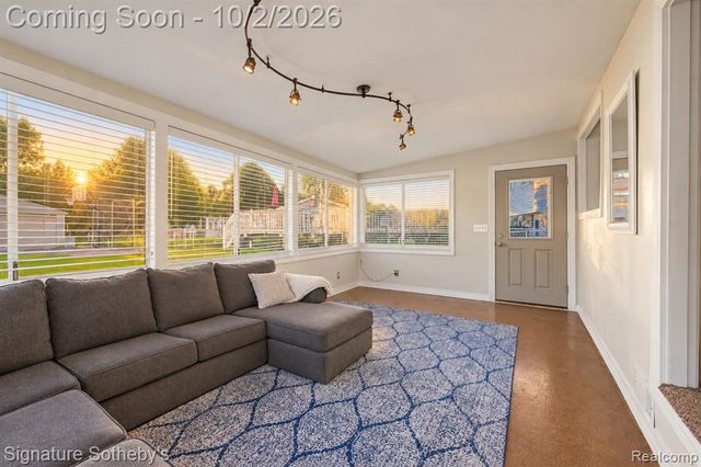 4071 Ironside Drive, Waterford, MI 48329