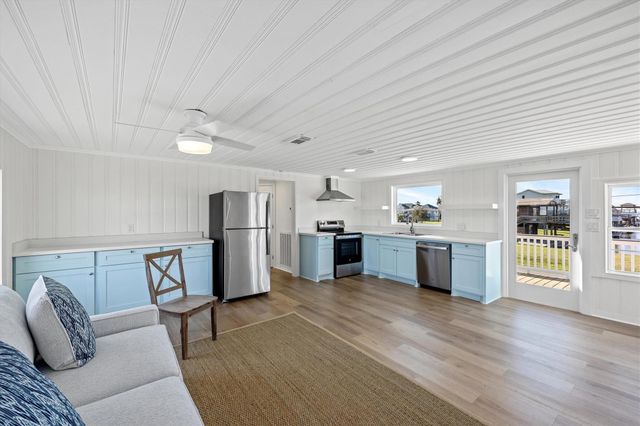 3903 2nd Street, Galveston, TX 77554