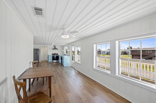 3903 2nd Street, Galveston, TX 77554