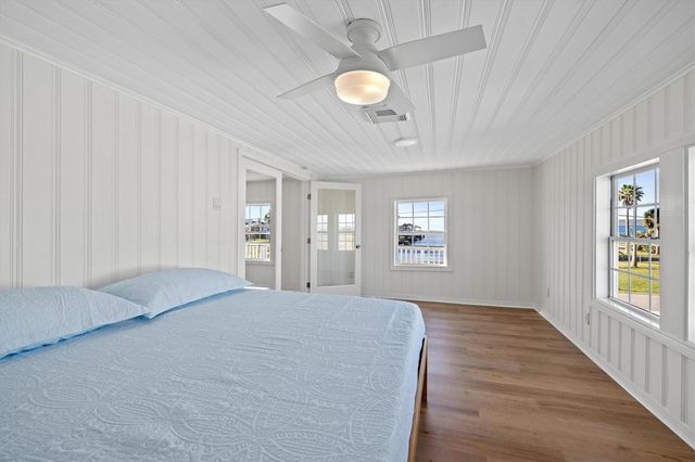 3903 2nd Street, Galveston, TX 77554