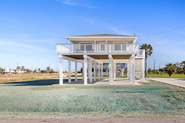 3903 2nd Street, Galveston, TX 77554